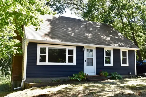 296 Lincoln Rd, Barnstable, MA 02601