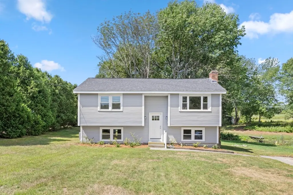 105 Birchwood Dr, Swansea, MA 02777 - Image #1