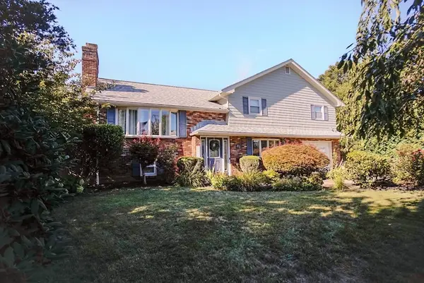 63 Wing Rd, Acushnet, MA 02743