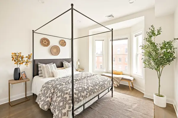 18 Chelsea St #3, Boston, MA 02128