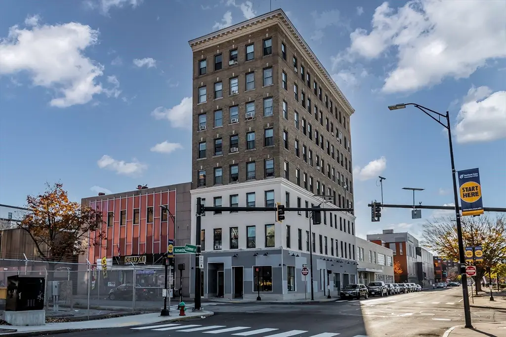46 Amesbury St #2B, Lawrence, MA 01840 - Image #1