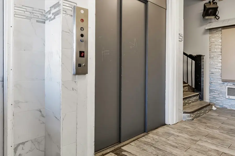 46 Amesbury St #2B, Lawrence, MA 01840 - Image #3