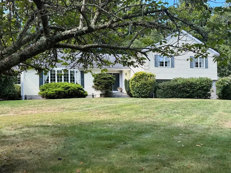 2 Slades Farm Ln, Dartmouth, MA 02748 - Image #3