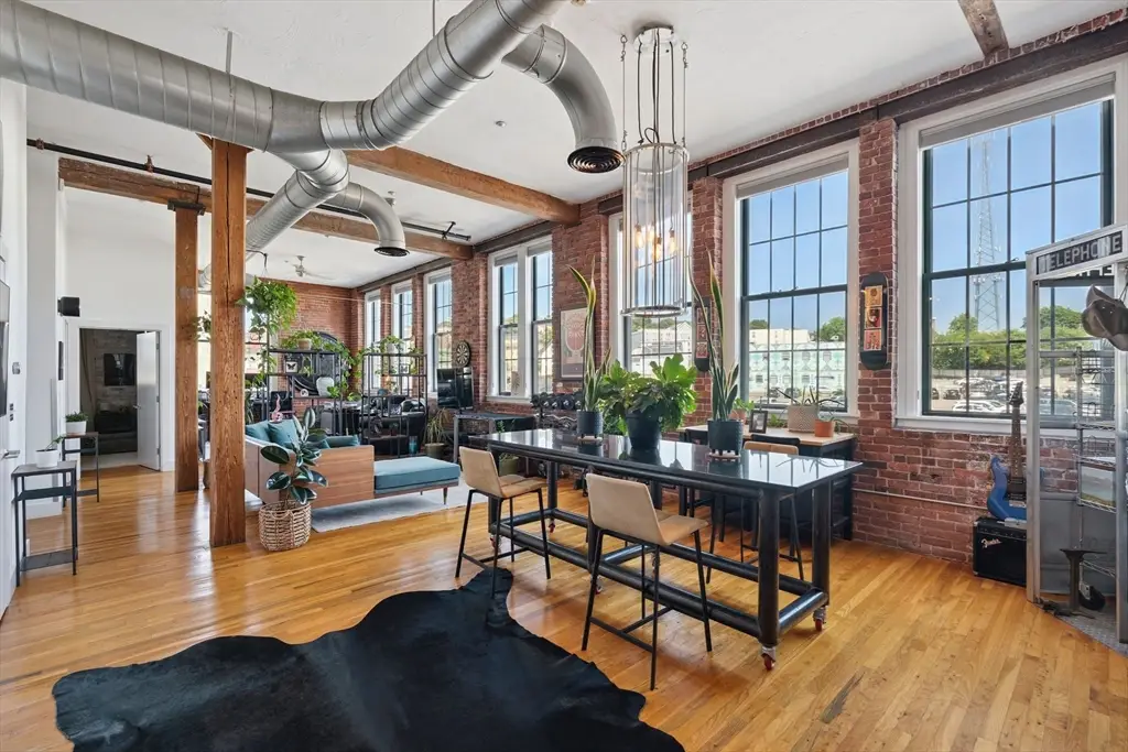 13-17 Willow St #206, Lynn, MA 01901 - Image #1