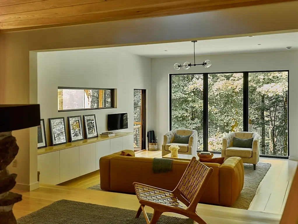 15 Mahkeenac Heights Rd, Stockbridge, MA 01262 - Image #1