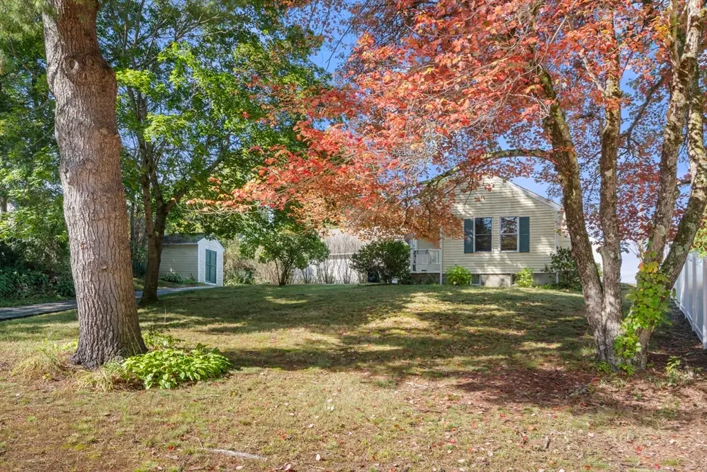 37 Elizabeth St, Uxbridge, MA 01569 - Image #1