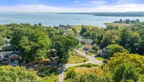 10 Summerhouse Ln, Duxbury, MA 02332