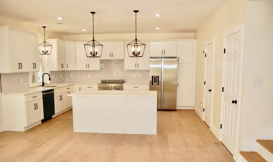 33 Seabiscuit Dr, Plymouth, MA 02360 - Image #3