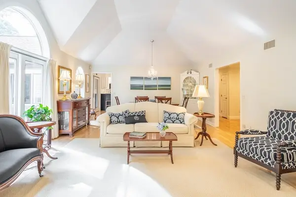 40 Bentwood Dr #40, Sturbridge, MA 01566