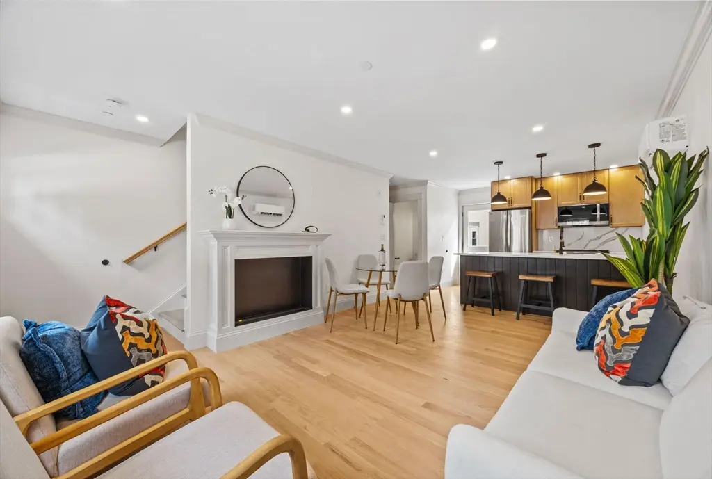 9 Swan St #2, Beverly, MA 01915 - Image #1