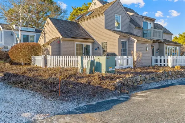 6 Hammock Pond Rd #6, Mashpee, MA 02649