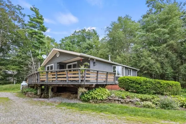 30 Brookman Dr, Blandford, MA 01008