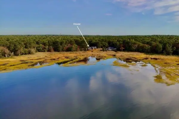 58 Shady Ln, Wareham, MA 02571