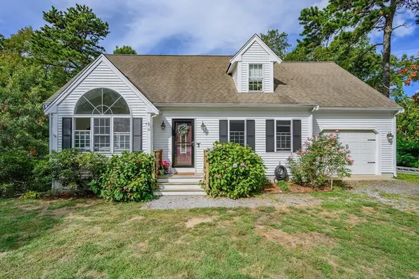 16 Balfour Ln, Mashpee, MA 02649