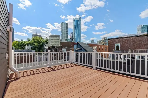 11 Wiget St #11-4, Boston, MA 02113