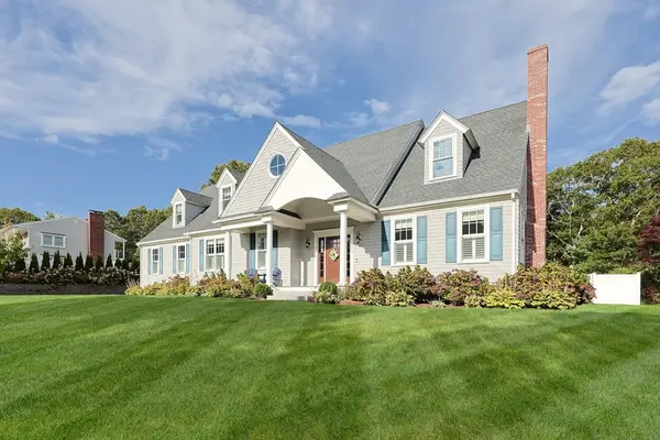 20 Crestview Dr, Sandwich, MA 02537