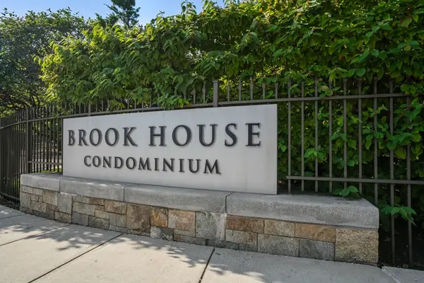 33 Pond Ave #523, Brookline, MA 02445