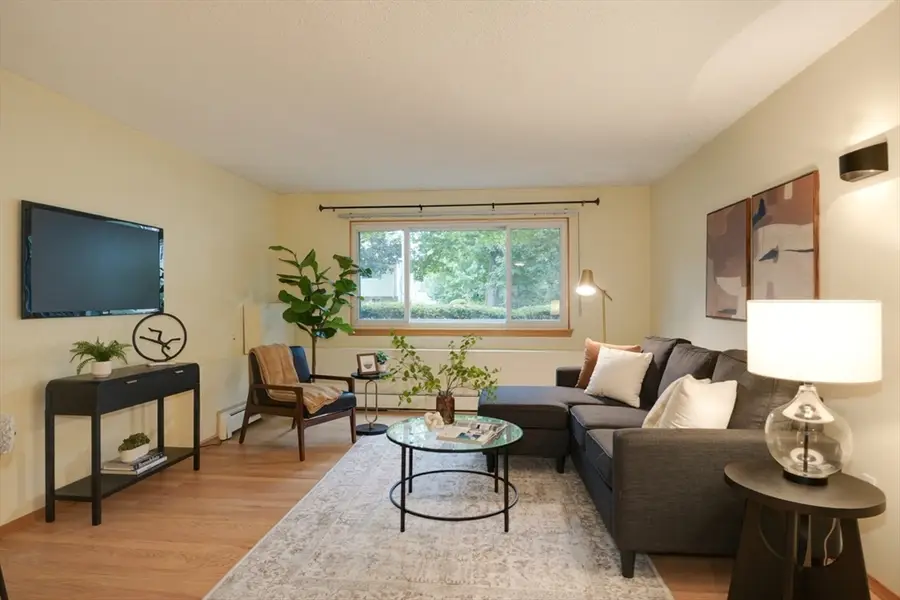 4 Hallmark Gardens #2, Burlington, MA 01803 - Image #2