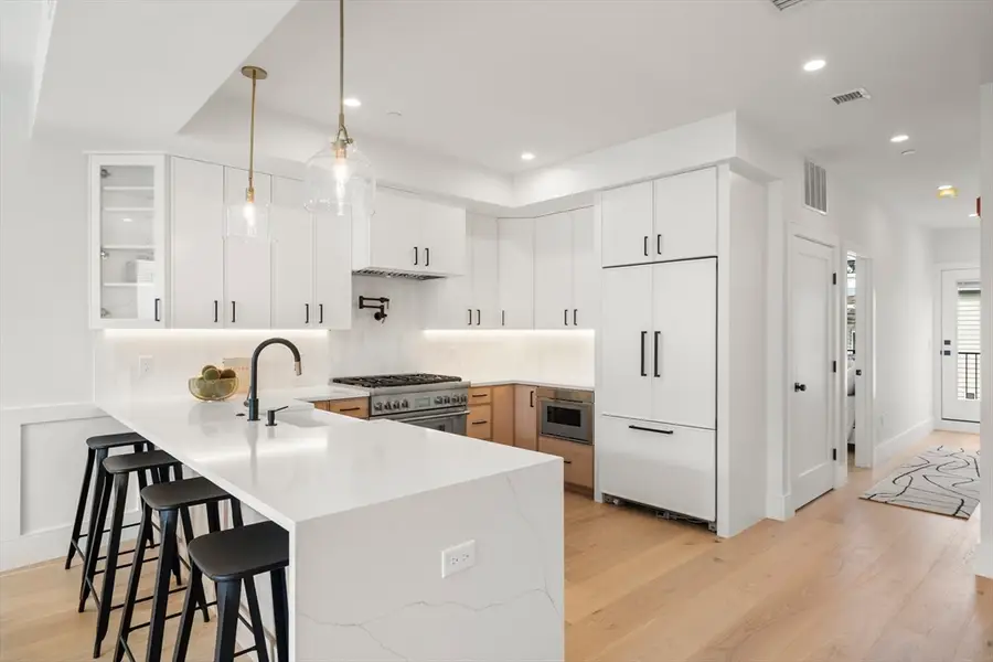 136 W 8th St #4, Boston, MA 02127 - Image #3