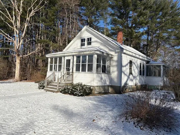 52 Carpenter St, Seekonk, MA 02771