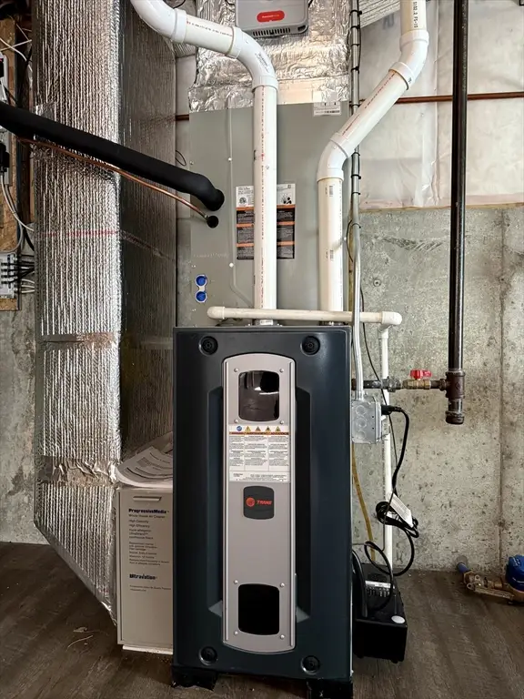 821 Merrimack Ave, Dracut, MA 01826 - Image #2