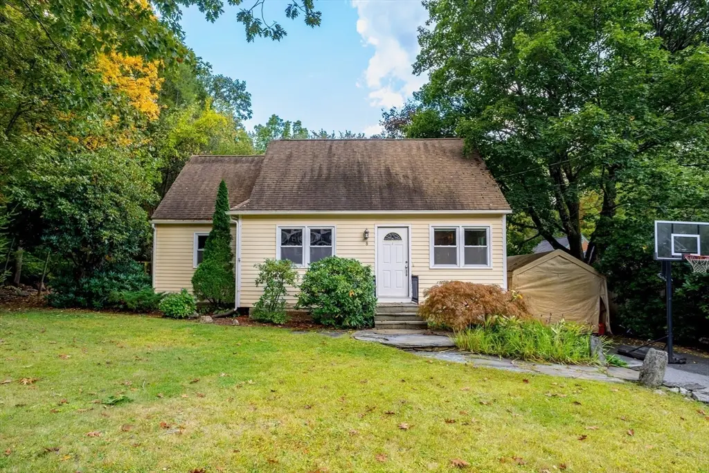 8 Chestnut St, Grafton, MA 01519 - #1