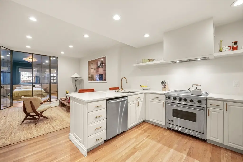 116 Commonwealth Avenue #1, Boston, MA 02116 - Image #1