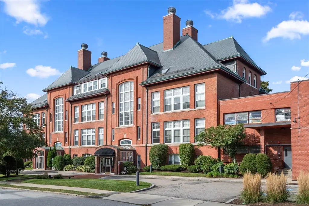 51 Pettee St #11, Newton, MA 02464 - Image #1