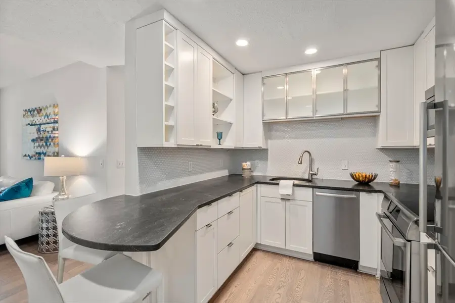 51 Pettee St #11, Newton, MA 02464 - Image #2