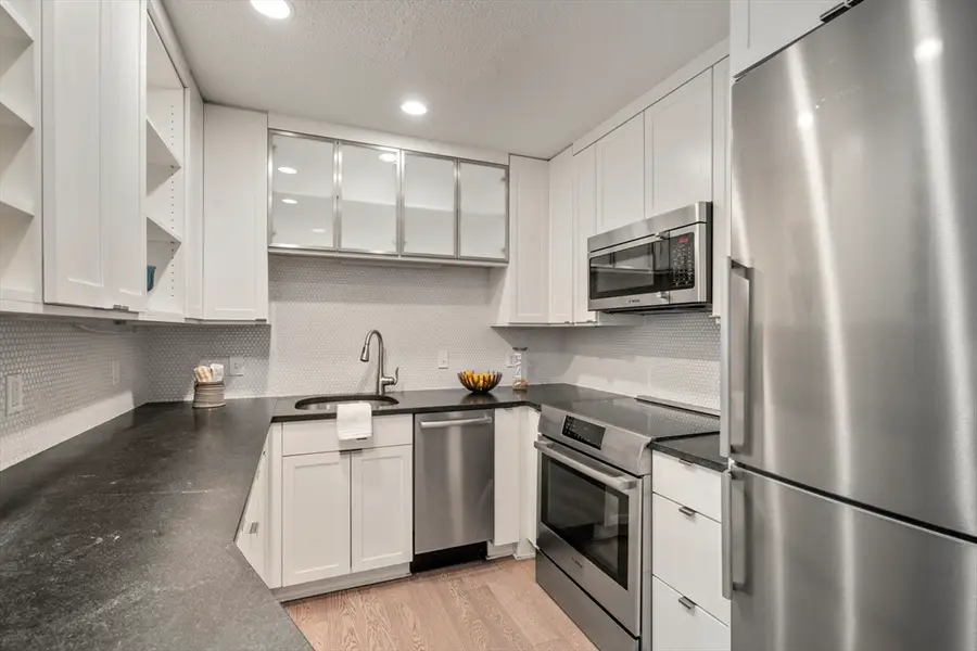 51 Pettee St #11, Newton, MA 02464 - Image #3