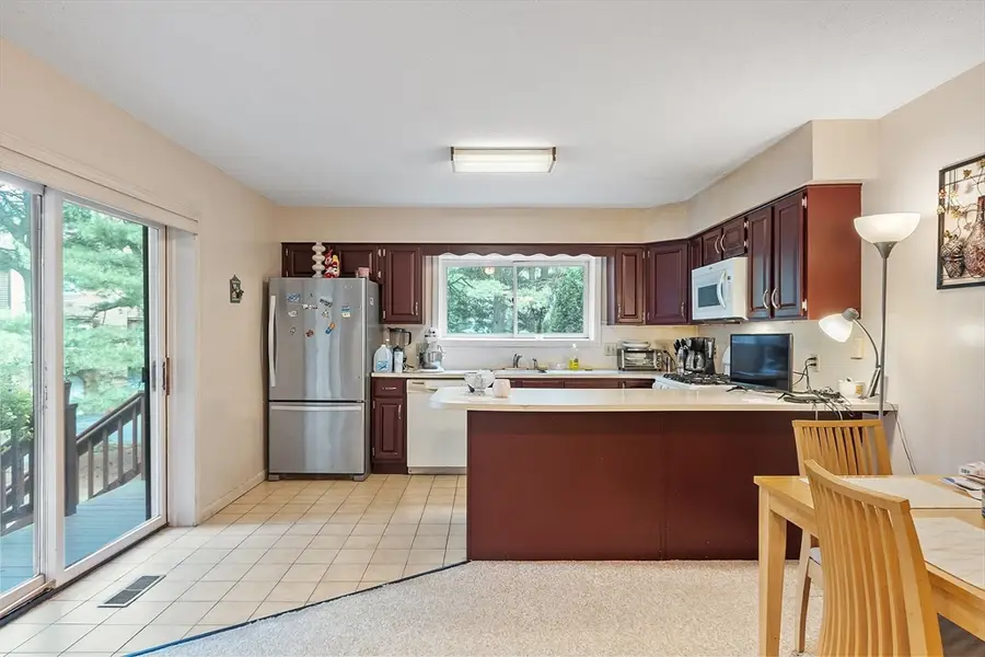 102 Captain Eames Cir #102, Ashland, MA 01721 - Image #3