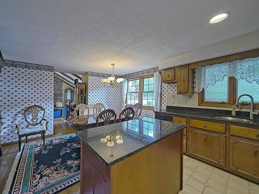 37 Simpson Ln, Assonet, MA 02702 - Image #3