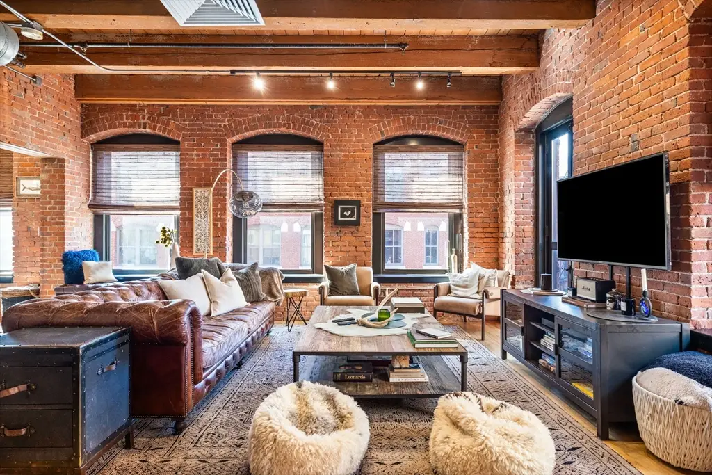 21 Wormwood St #412, Boston, MA 02210 - Image #1