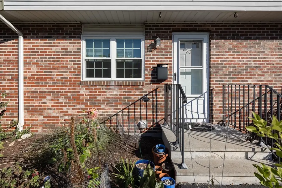 20 Hemlock Cir #20, Millis, MA 02054 - Image #2