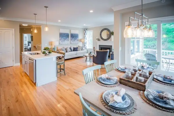 97 Sunflower, Plymouth, MA 02360