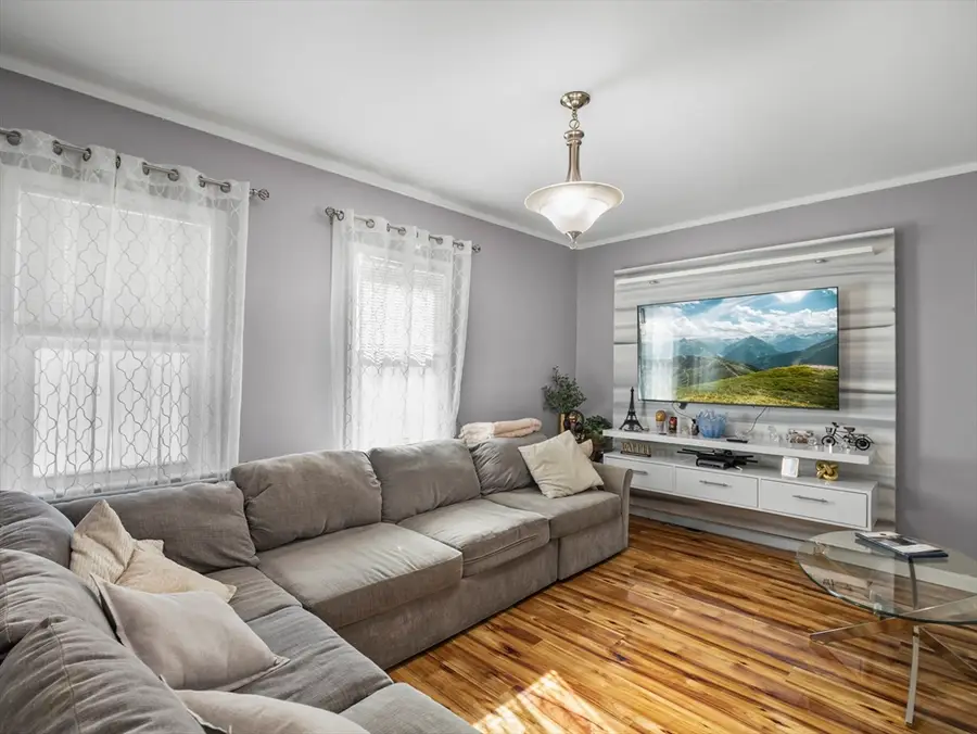 85 B St, Lowell, MA 01851 - Image #2