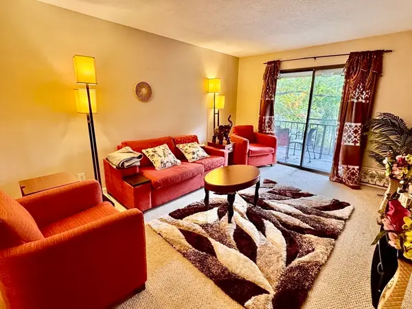 3 Greenbriar Dr #303, North Reading, MA 01864