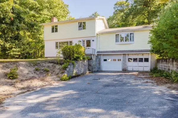 47 Weaver St, Wareham, MA 02576