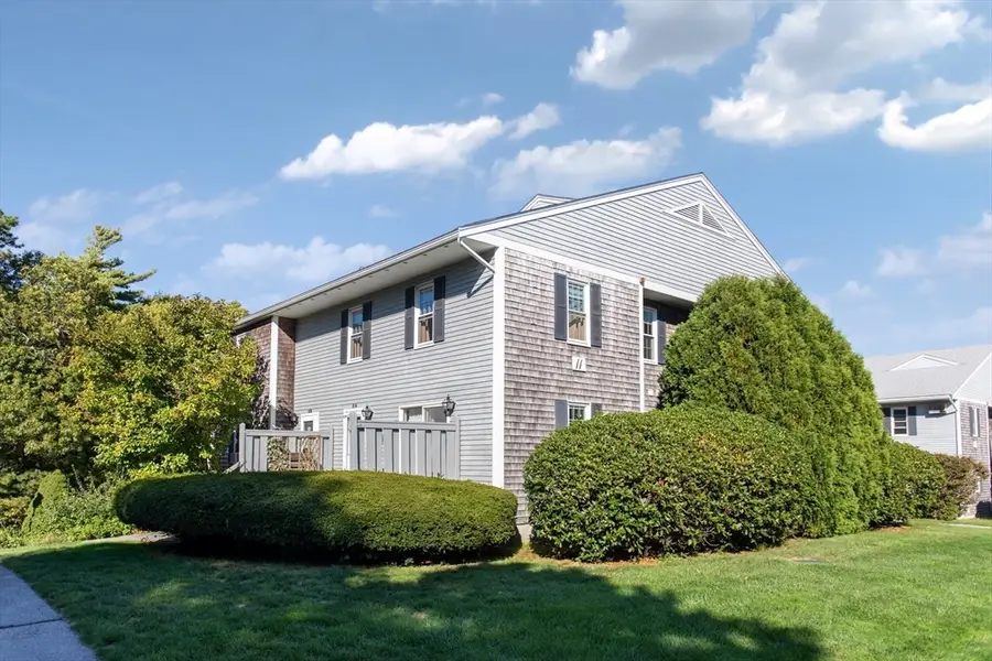 11 Village Green Dr #B, Sagamore Beach, MA 02562 - Image #2
