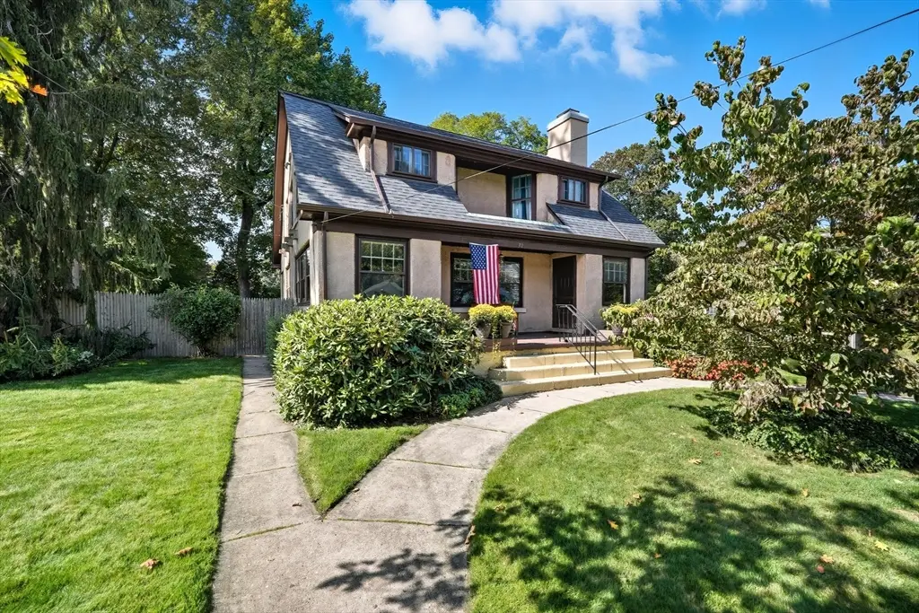 31 Wellesley Rd, Holyoke, MA 01040 - #1