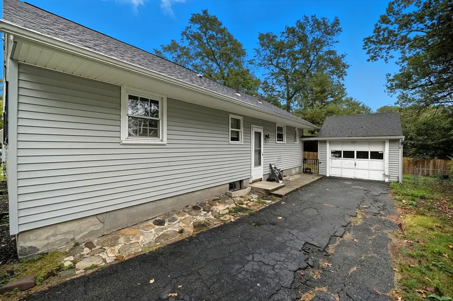 75 Carnavon Cir, Springfield, MA 01109 - Image #3