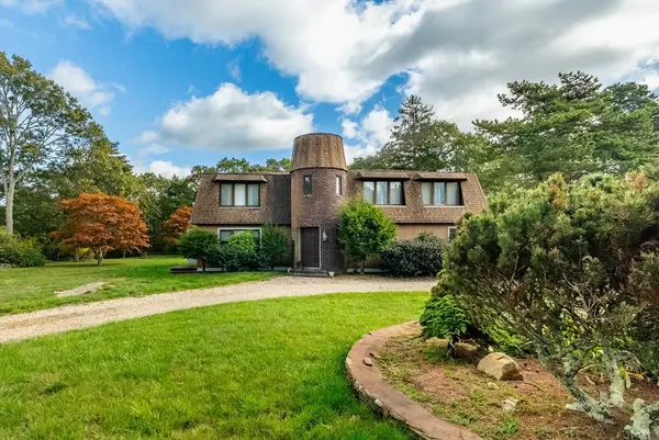 11 Ranch Rd, Falmouth, MA 02536