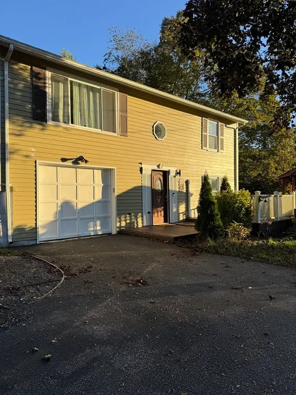 25 Advent St, North Kingstown, RI 02852