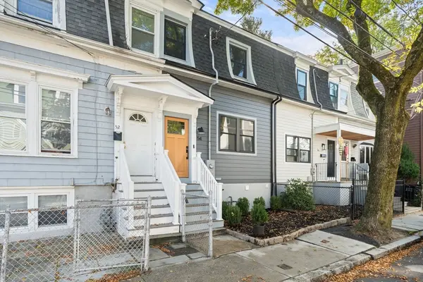 54 Oak St #54, Somerville, MA 02143