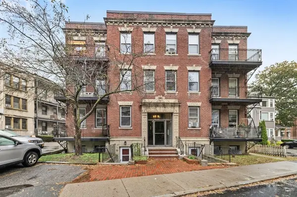 8 Kinross Rd #2, Boston, MA 02135