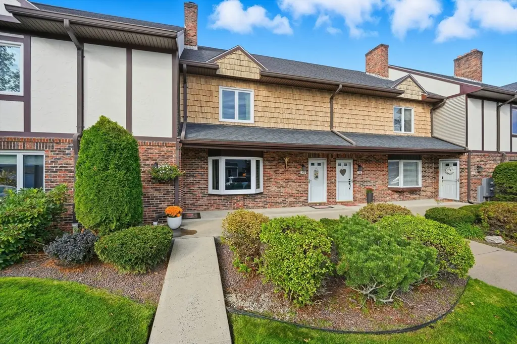 20 Castle Hill Rd #D, Agawam, MA 01001 - Image #1