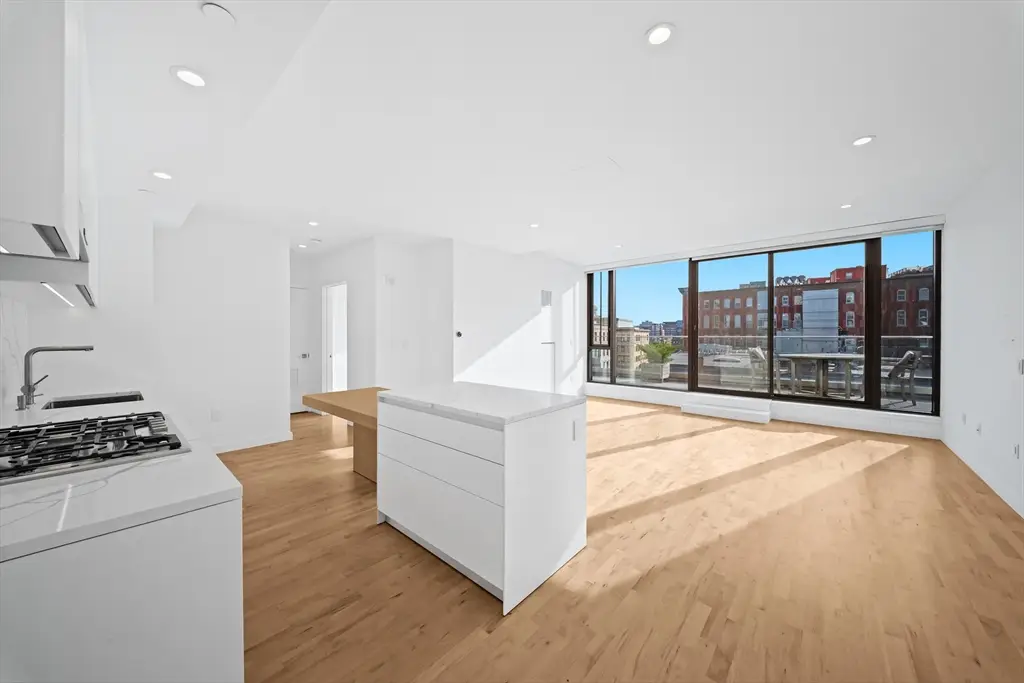 346 Congress Street #703, Boston, MA 02210 - Image #1