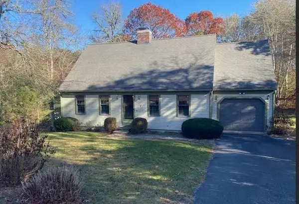 7 Sandy Way, Mashpee, MA 02649