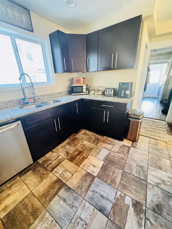 121 Wait St, Springfield, MA 01104 - #3