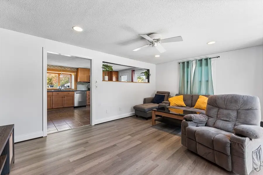 850 Hortonville Rd, Swansea, MA 02777 - Image #2